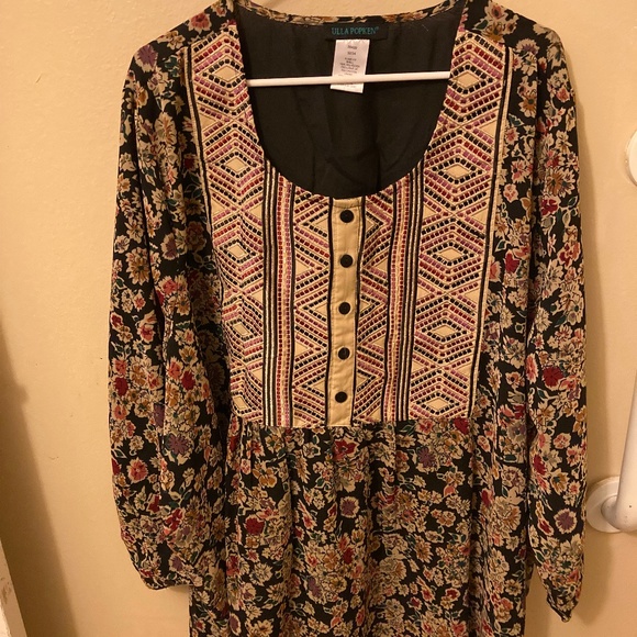 ULLA POPKEN Tops - Woman's blouse with sparkly bodice
